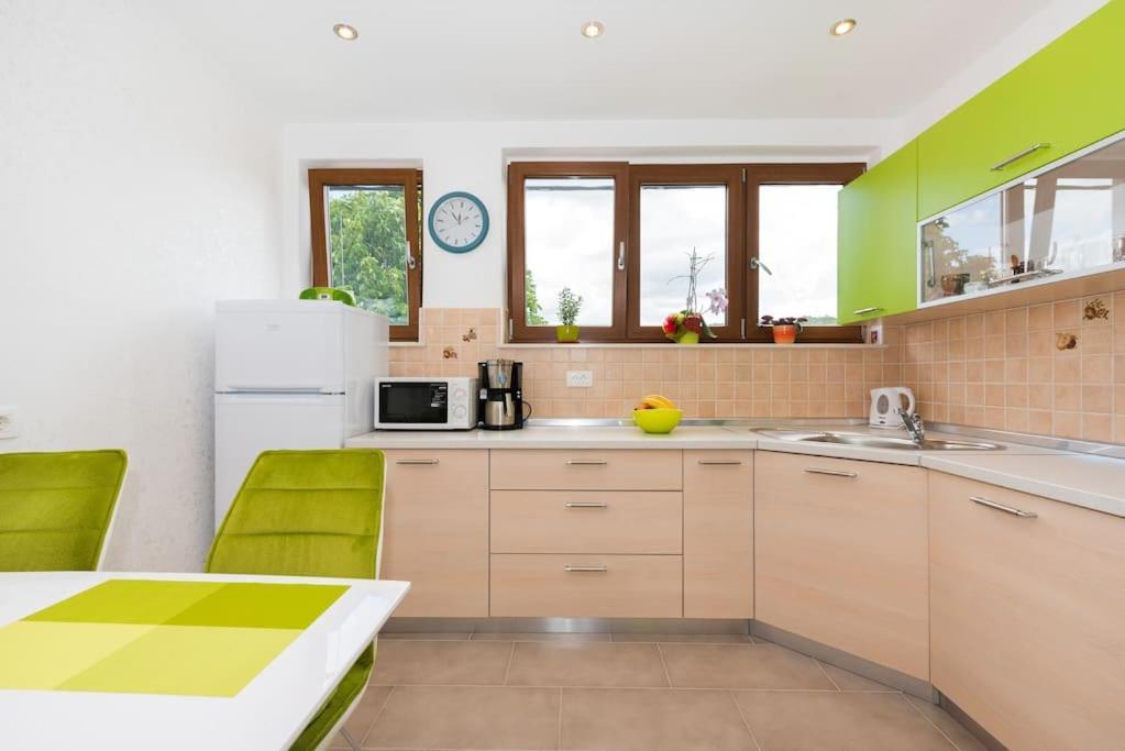 One Bedroom Apartment Kristina Labin  Exterior foto